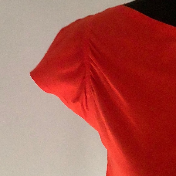 Crimson red cotton and spandex flutter sleeve top - Picture 2 of 4